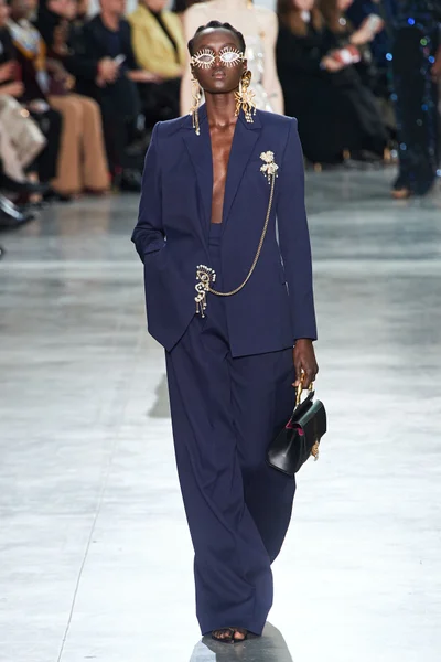 Look 17